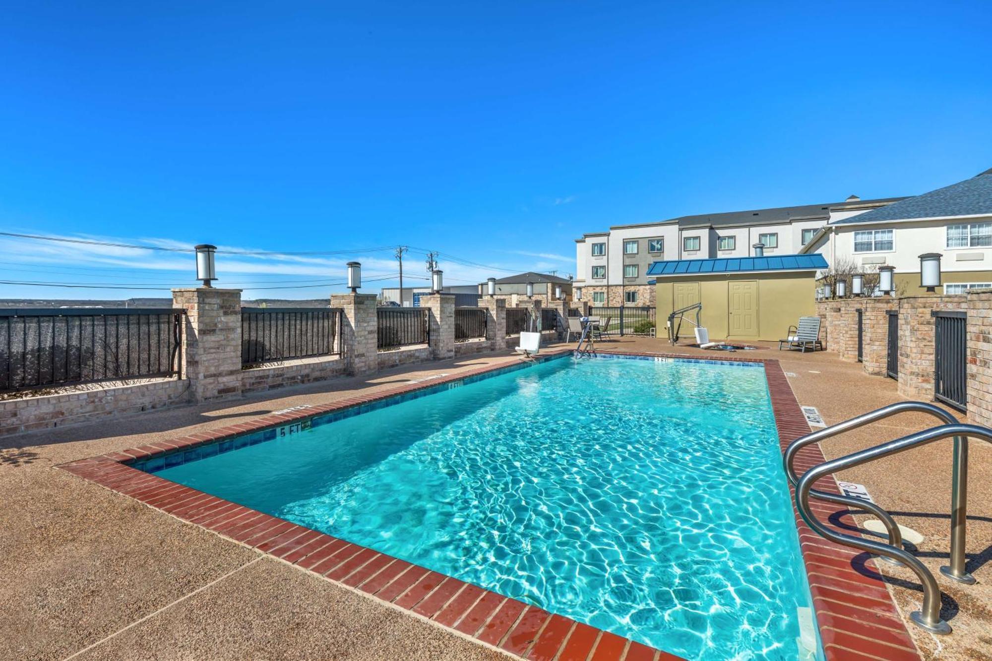 Best Western Club House Inn & Suites Mineral Wells Bagian luar foto