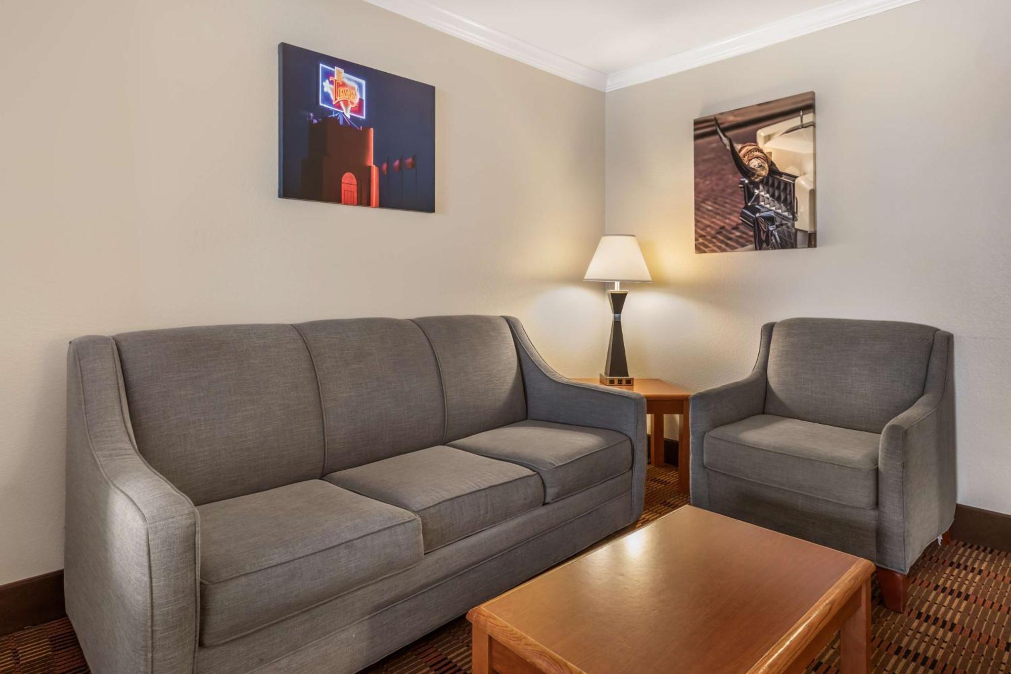 Best Western Club House Inn & Suites Mineral Wells Bagian luar foto