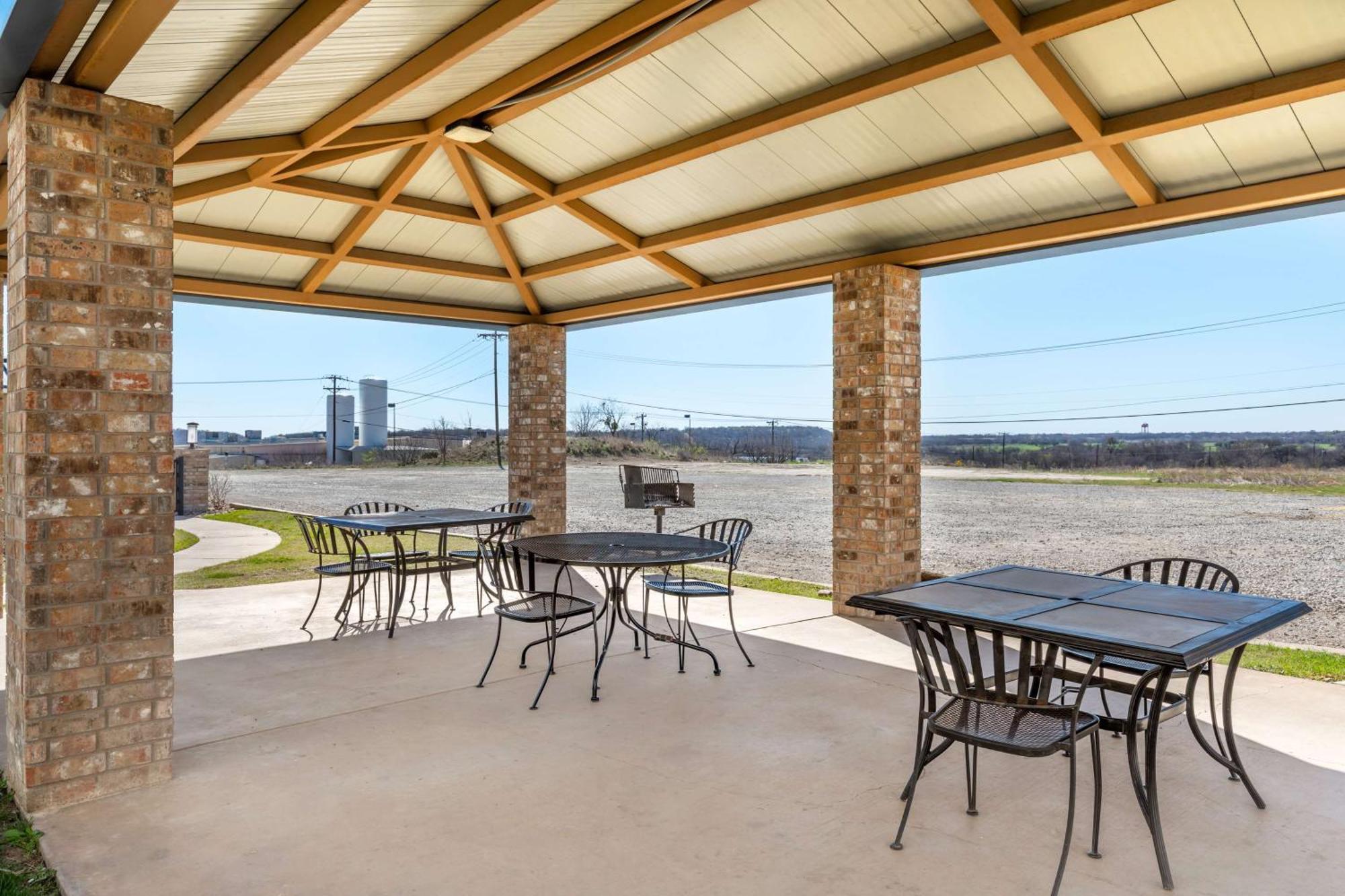 Best Western Club House Inn & Suites Mineral Wells Bagian luar foto
