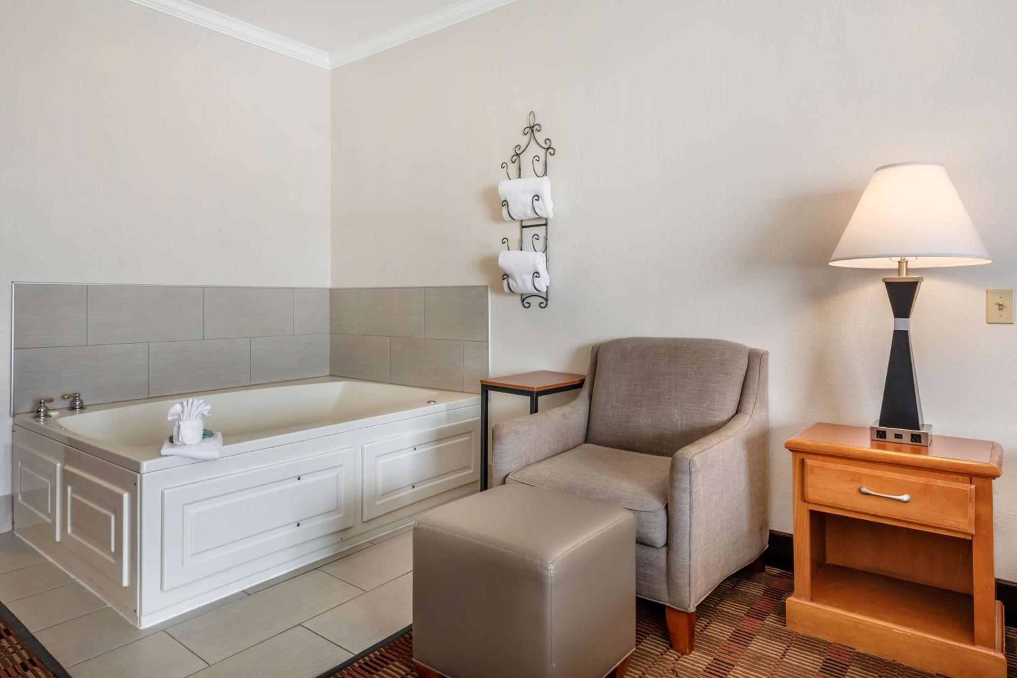 Best Western Club House Inn & Suites Mineral Wells Bagian luar foto