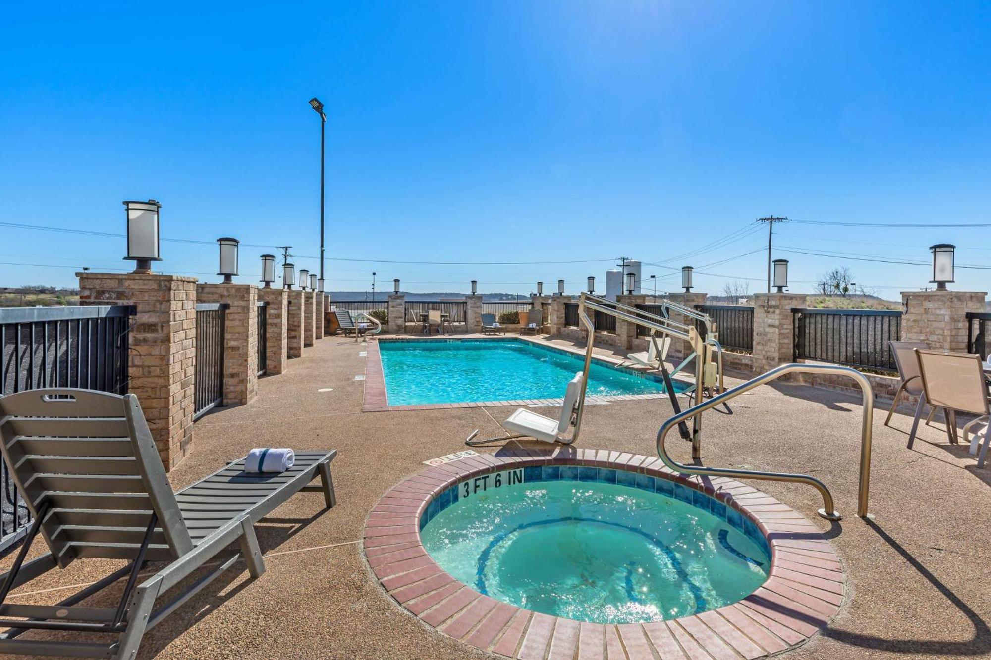 Best Western Club House Inn & Suites Mineral Wells Bagian luar foto